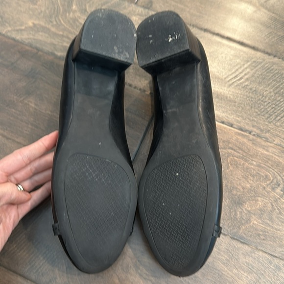 Tory Burch Logo Pumps - Picture 6 of 6